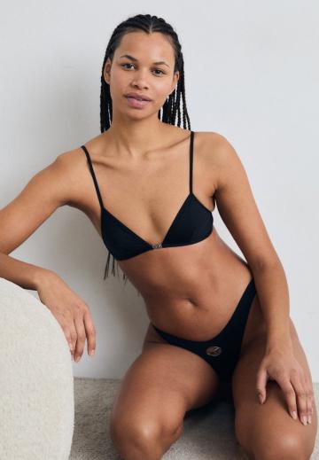 Треугольное бикини