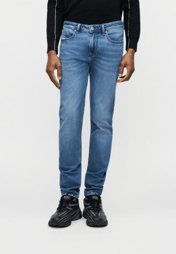 Узкие джинсы