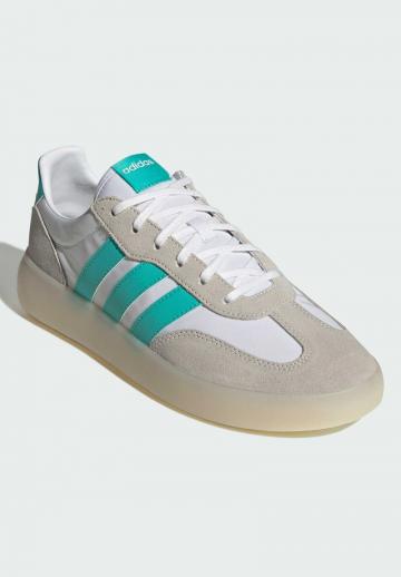 Походные кроссовки