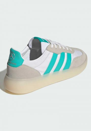 Походные кроссовки