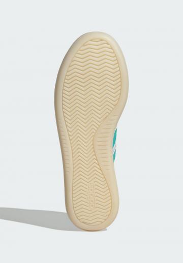 Походные кроссовки