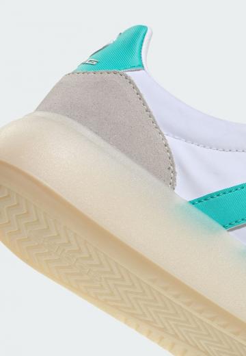 Походные кроссовки