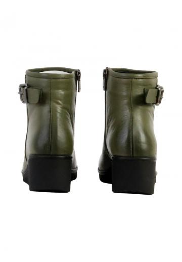 Сапожки на танкетке