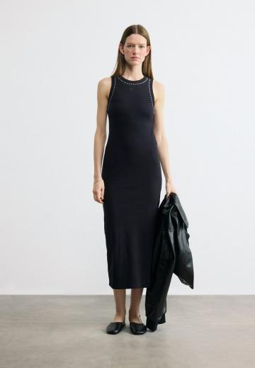 Платье футляр