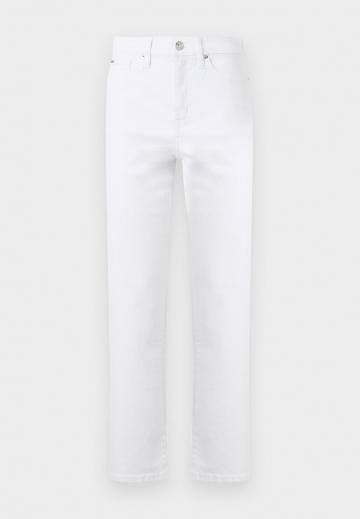 Узкие джинсы