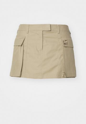 Юбка с накладными карманами