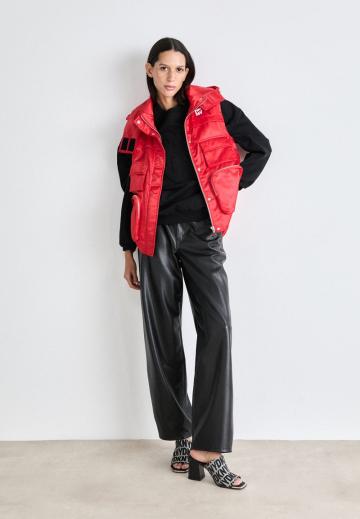 Длинный жилет