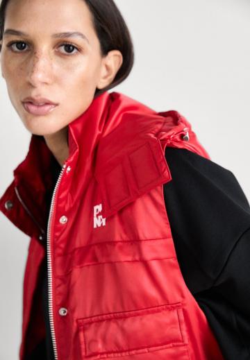 Длинный жилет