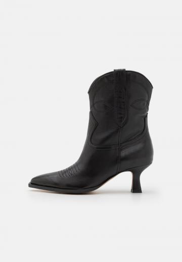 Ковбойские сапожки