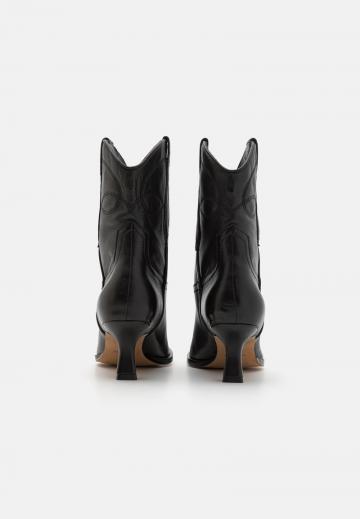 Ковбойские сапожки