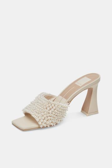 Босоножки на каблуке