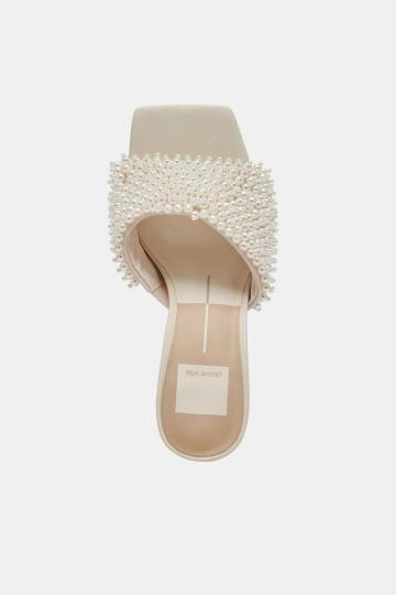 Босоножки на каблуке