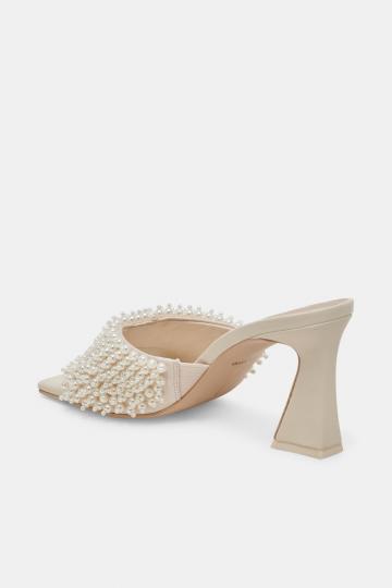 Босоножки на каблуке