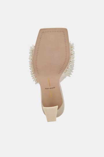 Босоножки на каблуке