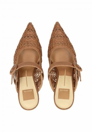 Босоножки на каблуке