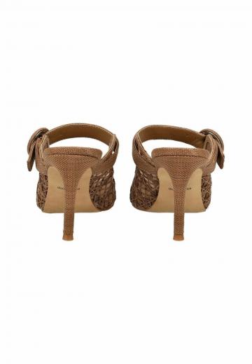 Босоножки на каблуке