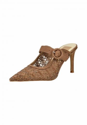 Босоножки на каблуке