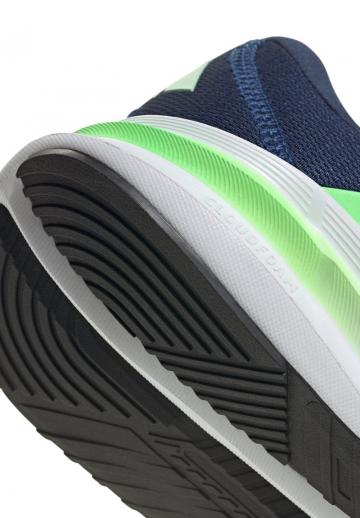 Походные кроссовки