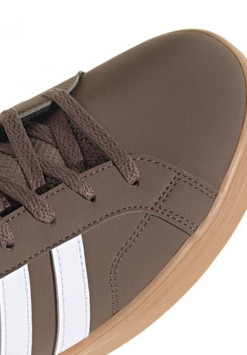 Походные кроссовки