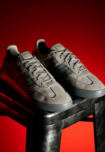 Походные кроссовки