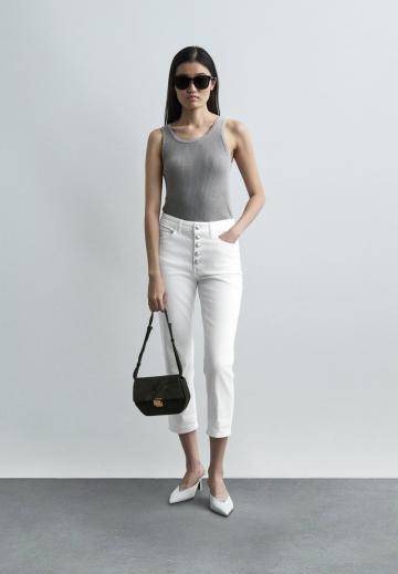 Короткие джинсы