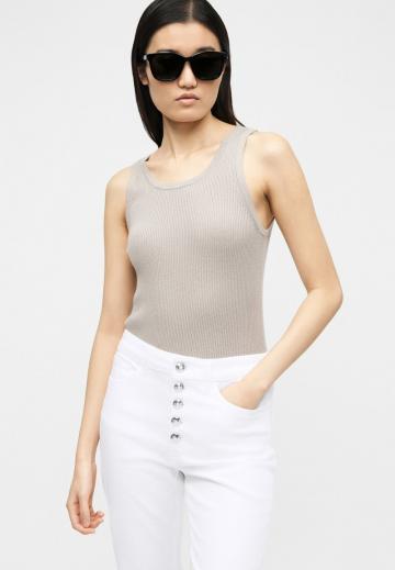 Короткие джинсы