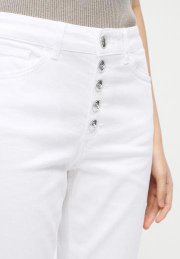 Короткие джинсы