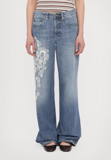 Джинсы бойфренда