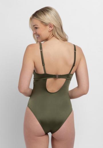 Слитный купальник