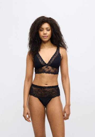 Трусы на бедрах