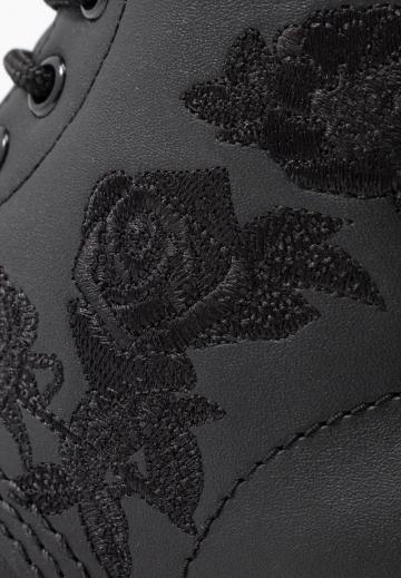 Ботинки на шнуровке