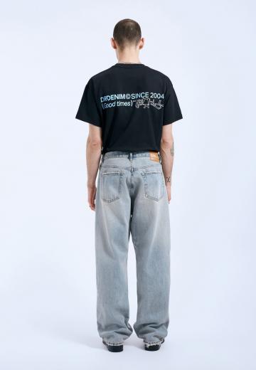 Прямые джинсы