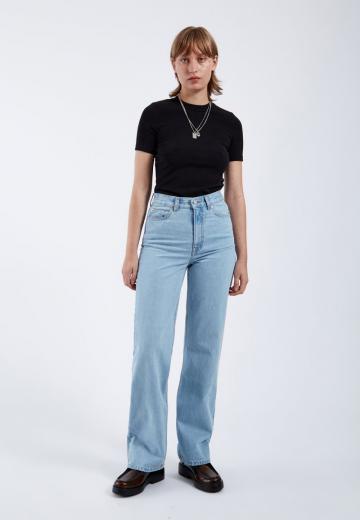 Прямые джинсы