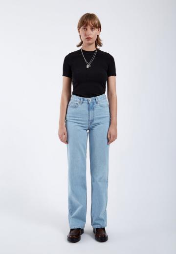 Прямые джинсы