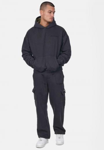 Брюки с накладными карманами