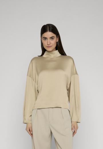 Атласная блузка