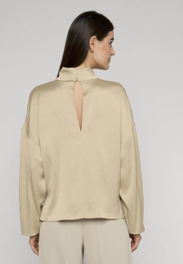 Атласная блузка
