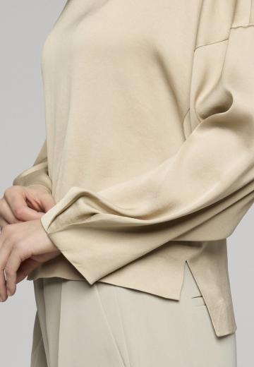 Атласная блузка