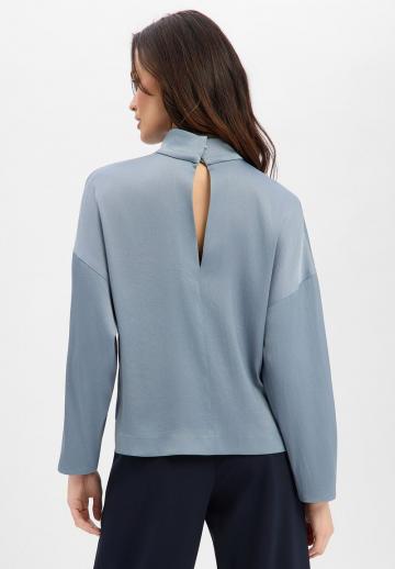 Атласная блузка