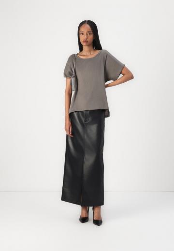 Атласная блузка