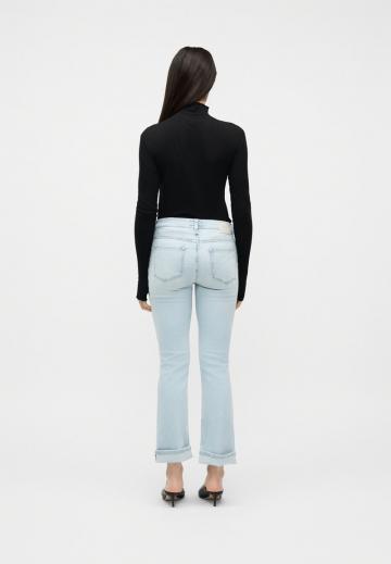 Узкие джинсы