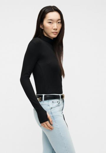 Узкие джинсы