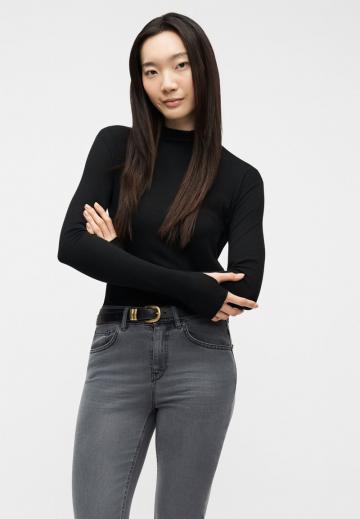 Узкие джинсы