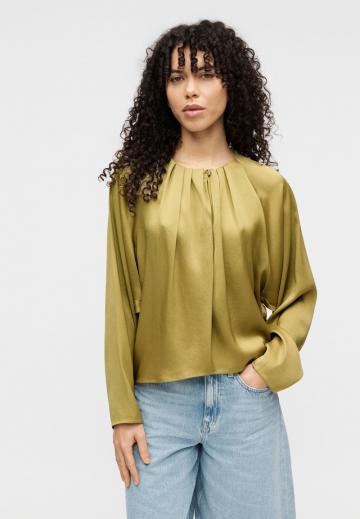 Атласная блузка