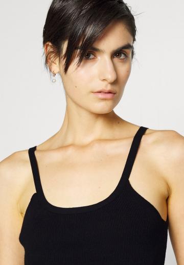 Топ на бретельках