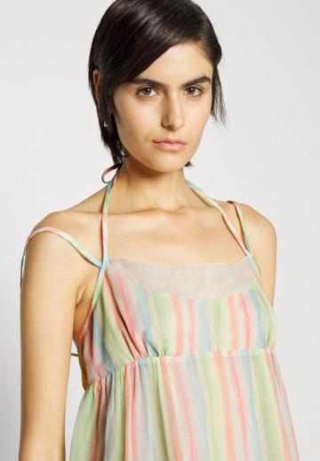 Топ на бретельках