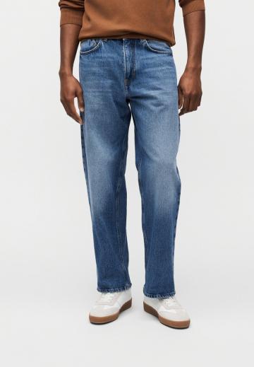 Прямые джинсы