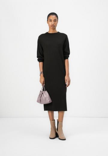 Вязаное платье