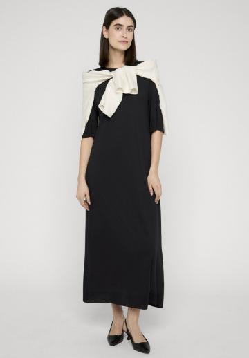 Вязаное платье