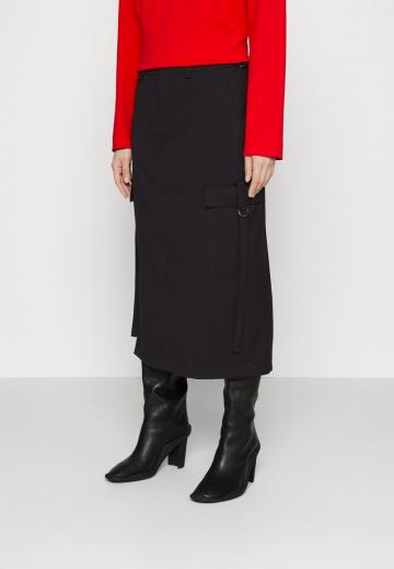 Юбка с накладными карманами